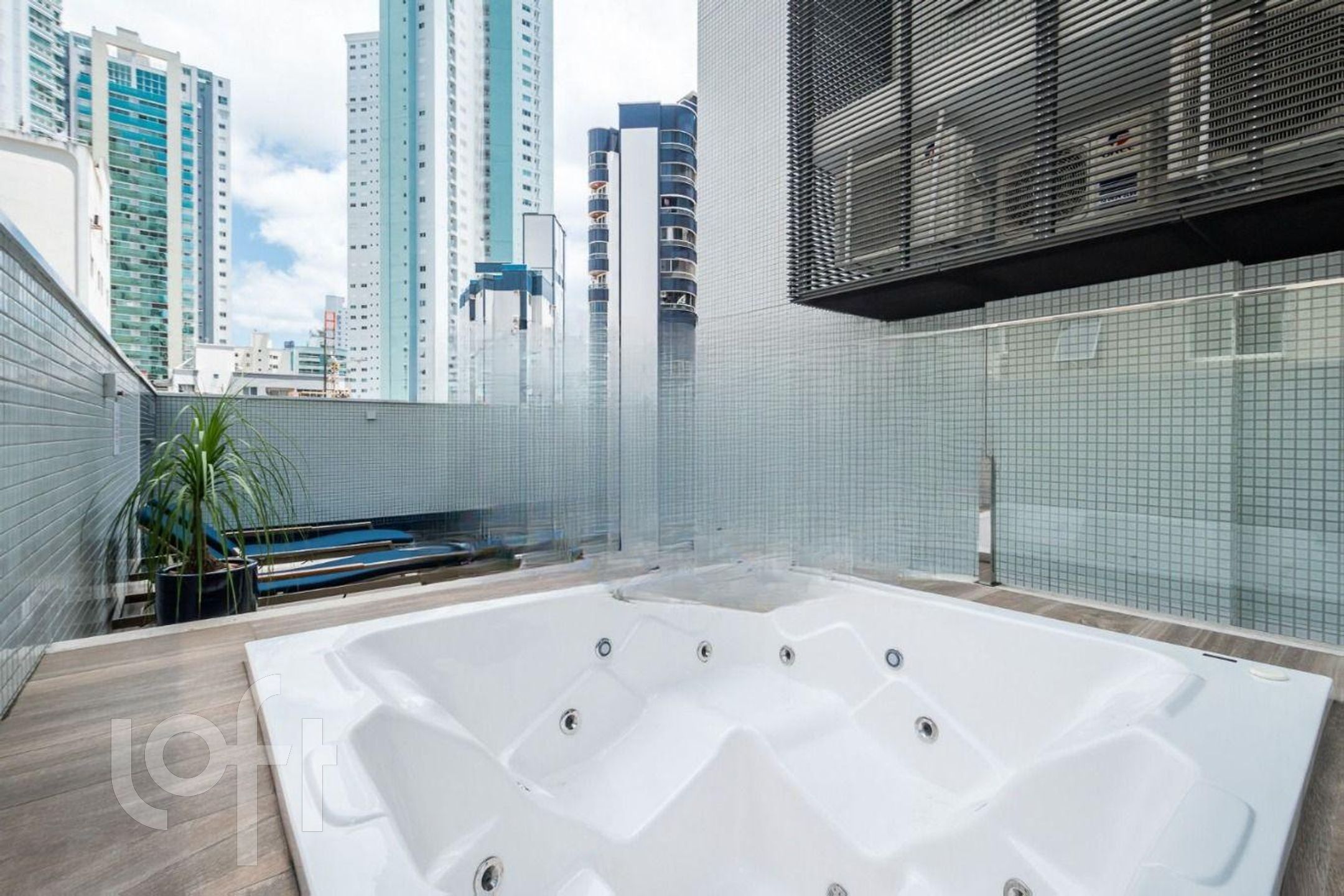 Apartamentos com 170m², 4 quartos, 4 suítes, 3 garagens, no bairro Centro em Balneário Camboriú