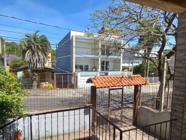 Casa com 175m², 5 dormitórios, 3 vagas, Vila Ipiranga em Porto Alegre