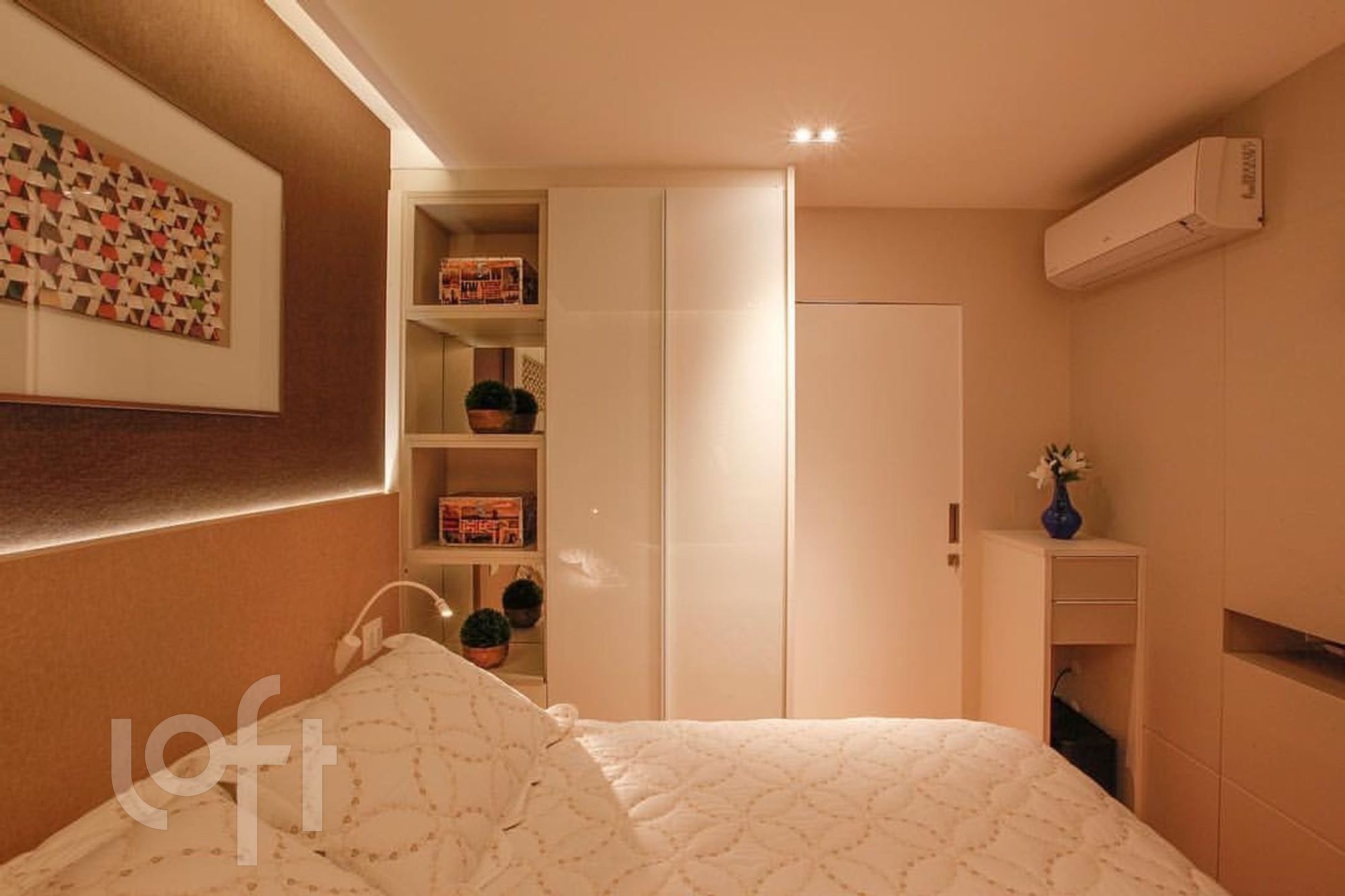 Apartamento à venda com 3 quartos, 158m² - Foto 2