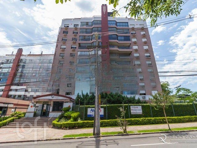 Apartamento com 138m², 3 dormitórios, 1 suíte, 2 vagas, Três Figueiras em Porto Alegre