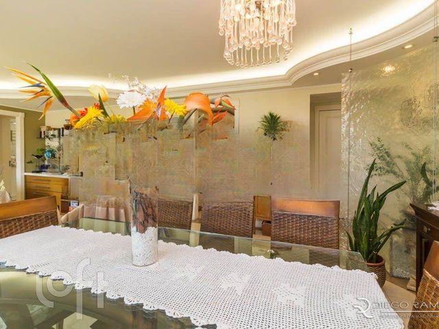 Apartamento com 138m², 3 dormitórios, 1 suíte, 2 vagas, Três Figueiras em Porto Alegre