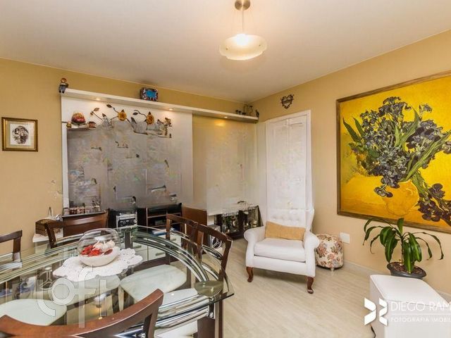 Apartamento com 74m², 2 dormitórios, 1 vaga, Higienópolis em Porto Alegre