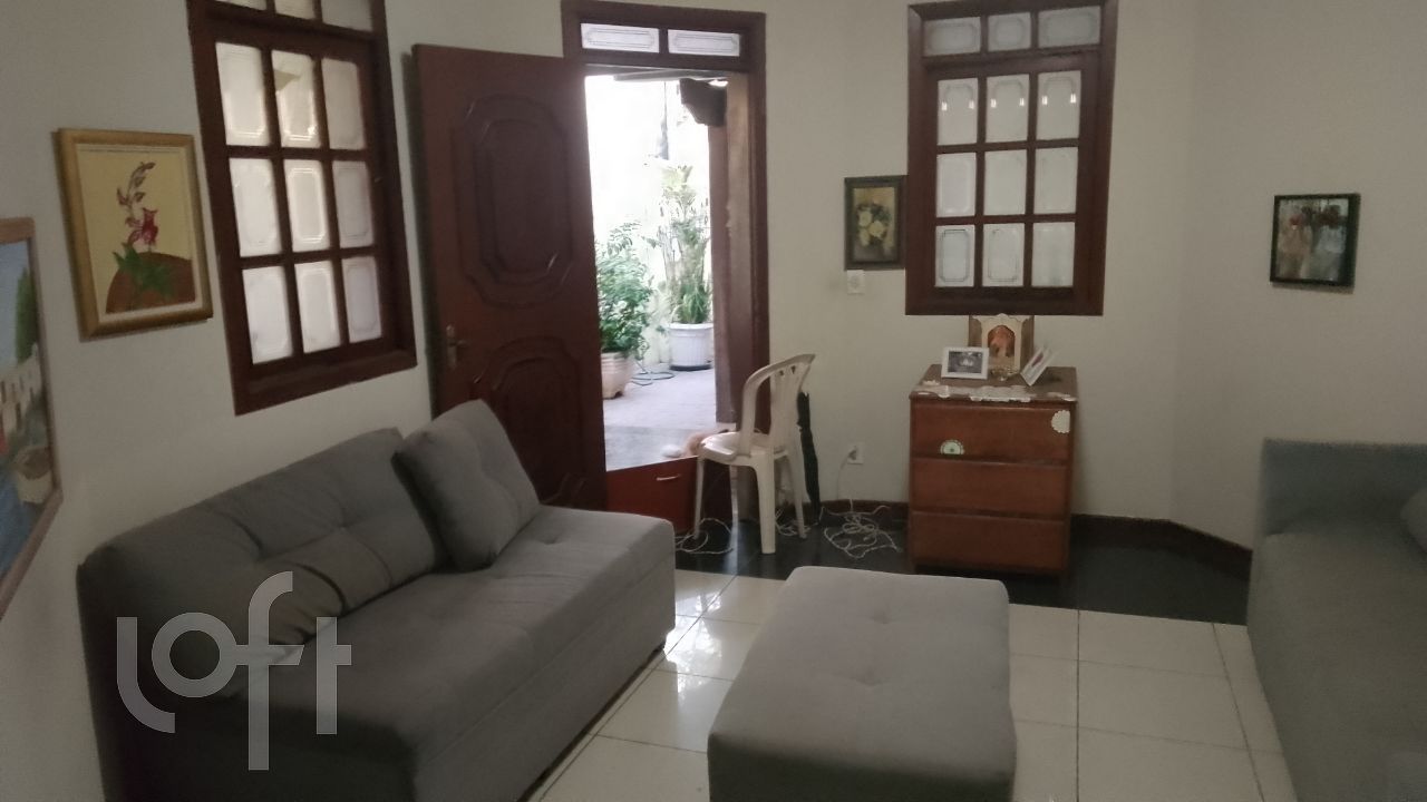 Casa à venda com 2 quartos, 100m² - Foto 1