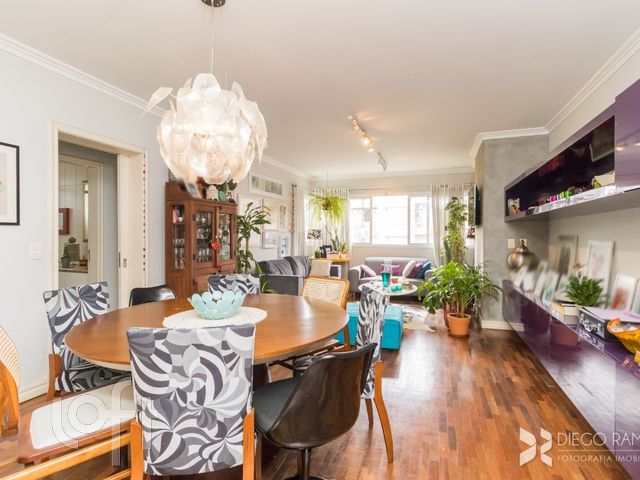 Apartamento com 102m², 3 dormitórios, 1 suíte, 2 vagas, Auxiliadora em Porto Alegre