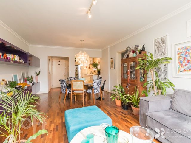 Apartamento com 102m², 3 dormitórios, 1 suíte, 2 vagas, Auxiliadora em Porto Alegre