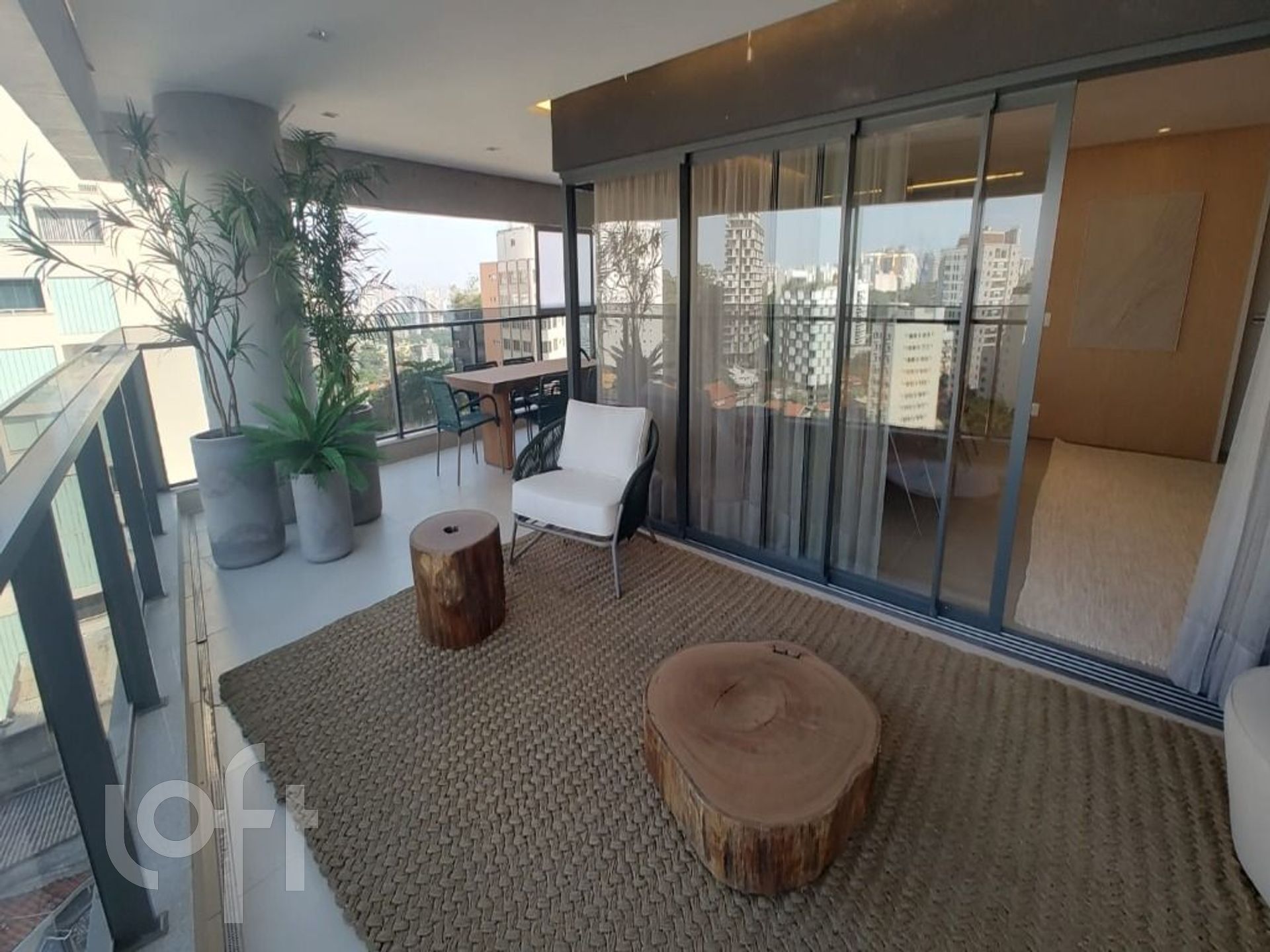 Apartamento à venda com 4 quartos, 195m² - Foto 1