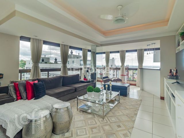 Apartamento com 128m², 3 dormitórios, 1 suíte, 2 vagas, Menino Deus em Porto Alegre
