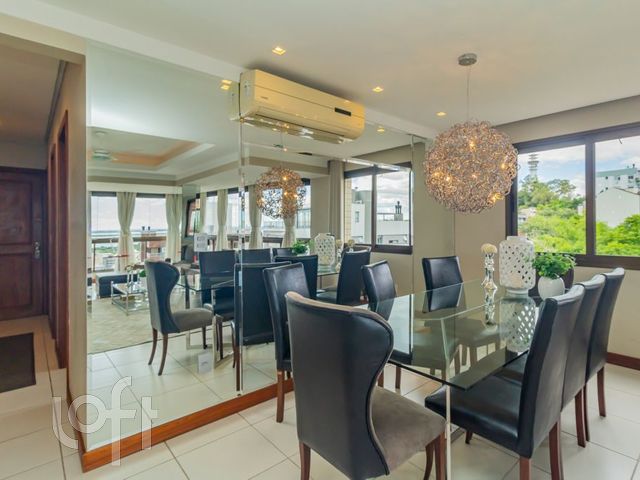 Apartamento com 128m², 3 dormitórios, 1 suíte, 2 vagas, Menino Deus em Porto Alegre