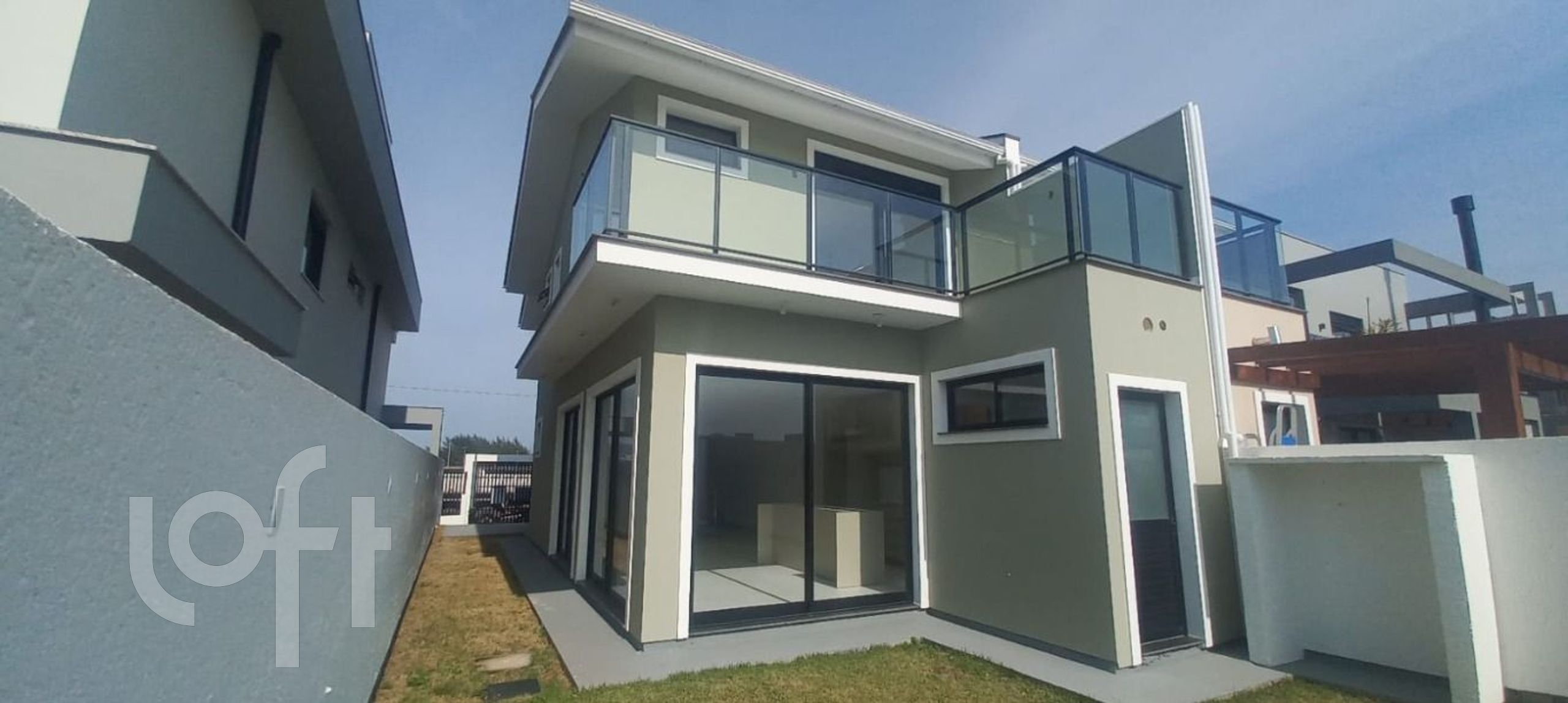 Casa Residencial com 137m², 3 quartos, 3 suítes, 2 garagens, no bairro Campeche Leste em Florianópolis