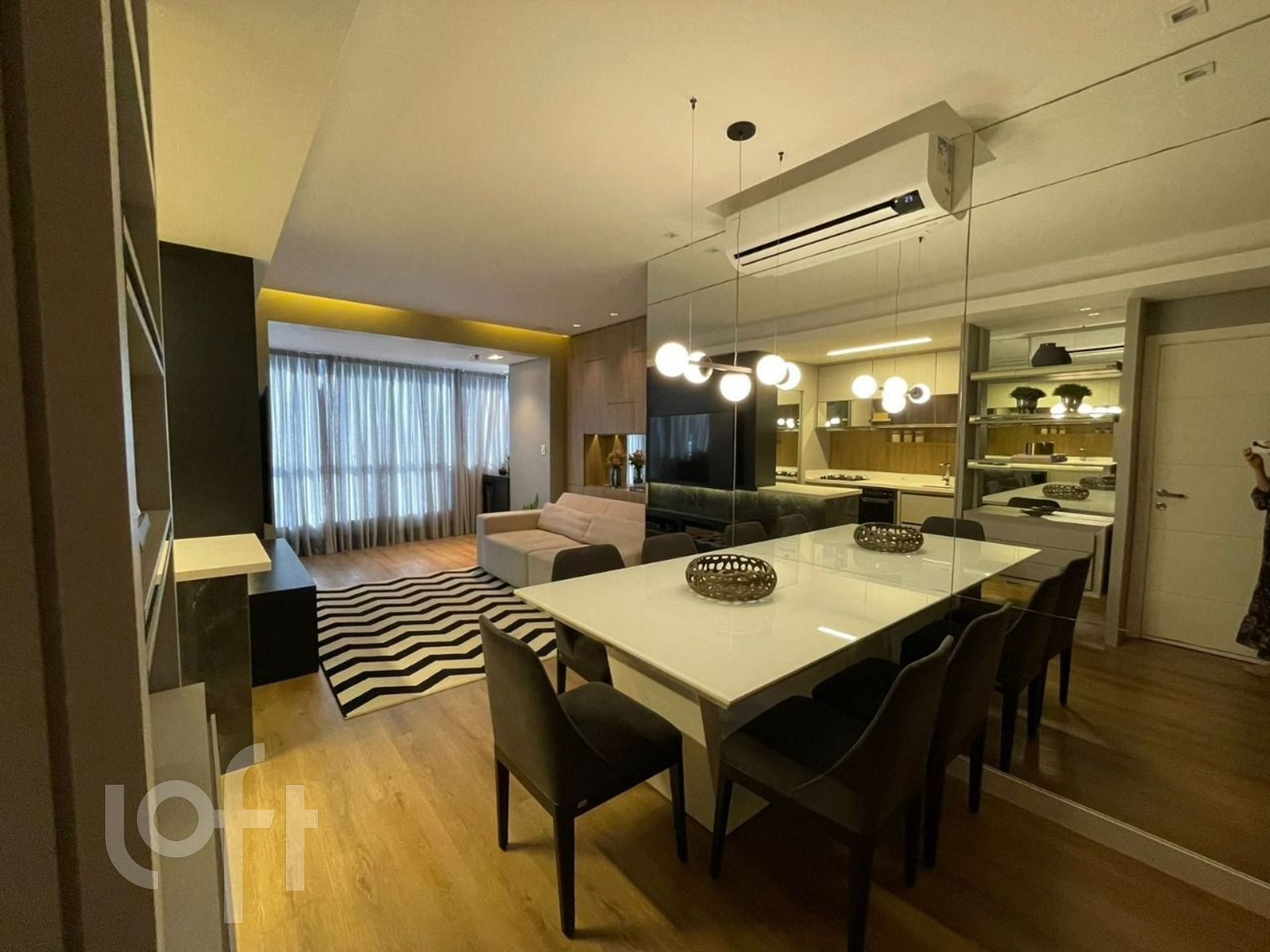 Apartamento de 02 dormitórios sendo 01 suíte em Coqueiros - Florianópolis