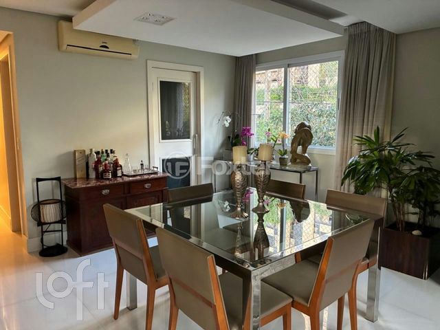 Apartamento com 137m², 3 dormitórios, 3 suítes, 2 vagas, Petrópolis em Porto Alegre