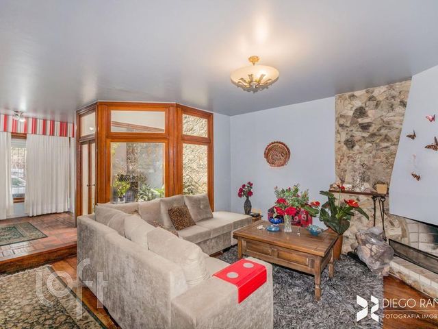 Casa com 380m², 4 dormitórios, 2 suítes, 3 vagas, Chácara das Pedras em Porto Alegre