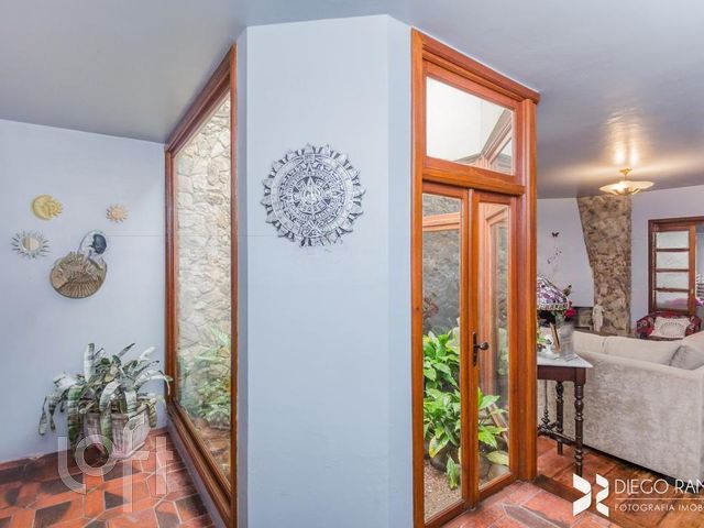 Casa com 380m², 4 dormitórios, 2 suítes, 3 vagas, Chácara das Pedras em Porto Alegre