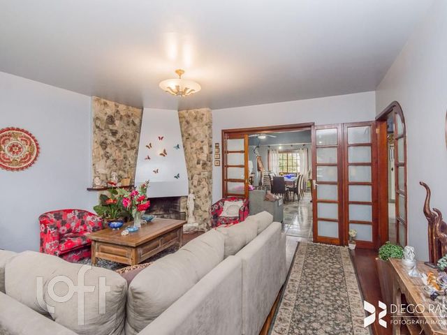 Casa com 380m², 4 dormitórios, 2 suítes, 3 vagas, Chácara das Pedras em Porto Alegre