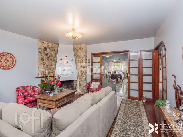 Casa com 380m², 4 dormitórios, 2 suítes, 3 vagas, Chácara das Pedras em Porto Alegre