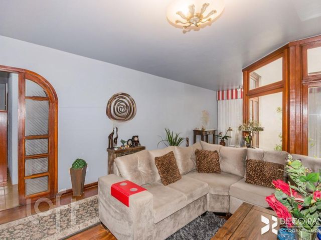 Casa com 380m², 4 dormitórios, 2 suítes, 3 vagas, Chácara das Pedras em Porto Alegre