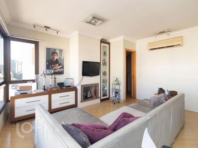 Apartamento com 106m², 3 dormitórios, 1 suíte, 2 vagas, Menino Deus em Porto Alegre