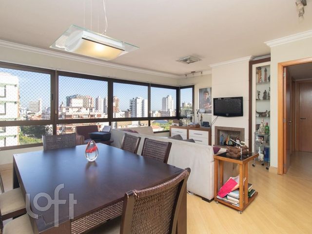 Apartamento com 106m², 3 dormitórios, 1 suíte, 2 vagas, Menino Deus em Porto Alegre