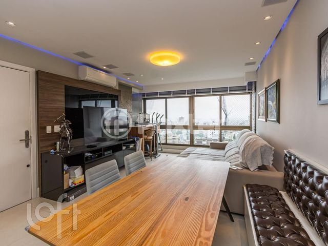 Apartamento com 105m², 3 dormitórios, 1 suíte, 2 vagas, Rio Branco em Porto Alegre