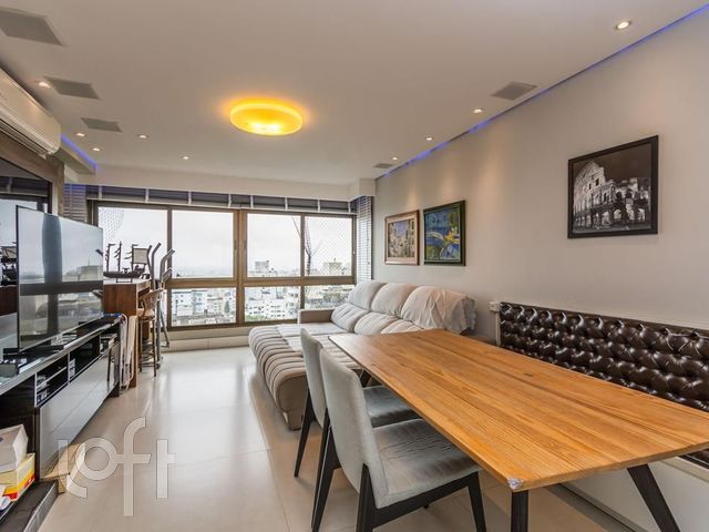 Apartamento com 105m², 3 dormitórios, 1 suíte, 2 vagas, Rio Branco em Porto Alegre