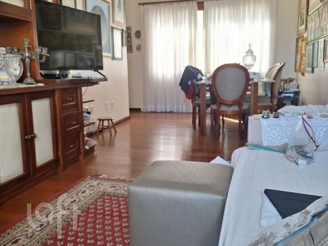 Apartamento com 213m², 3 dormitórios, 1 suíte, 2 vagas, Petrópolis em Porto Alegre