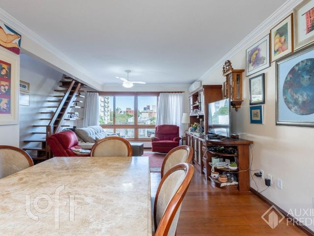 Apartamento com 213m², 3 dormitórios, 1 suíte, 2 vagas, Petrópolis em Porto Alegre