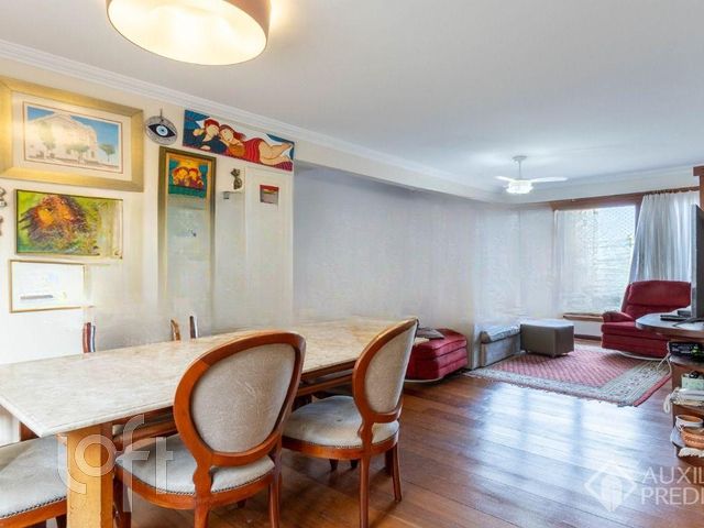 Apartamento com 213m², 3 dormitórios, 1 suíte, 2 vagas, Petrópolis em Porto Alegre