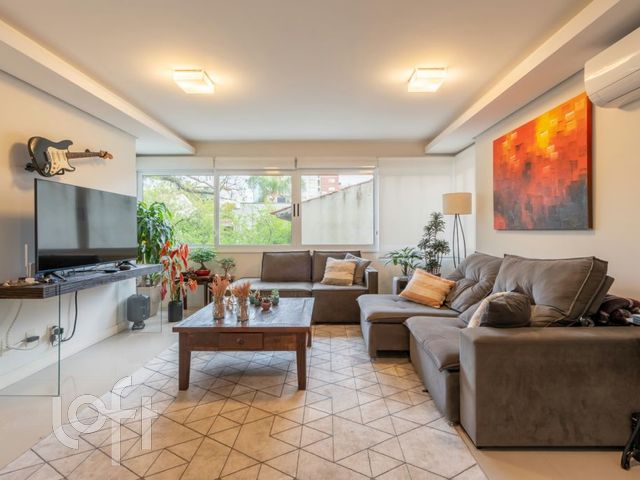 Apartamento com 95m², 3 dormitórios, 1 suíte, 2 vagas, São João em Porto Alegre