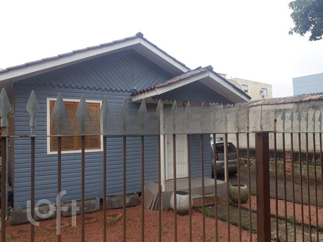 Casa com 360m², 2 dormitórios, 2 vagas, Vila Ipiranga em Porto Alegre