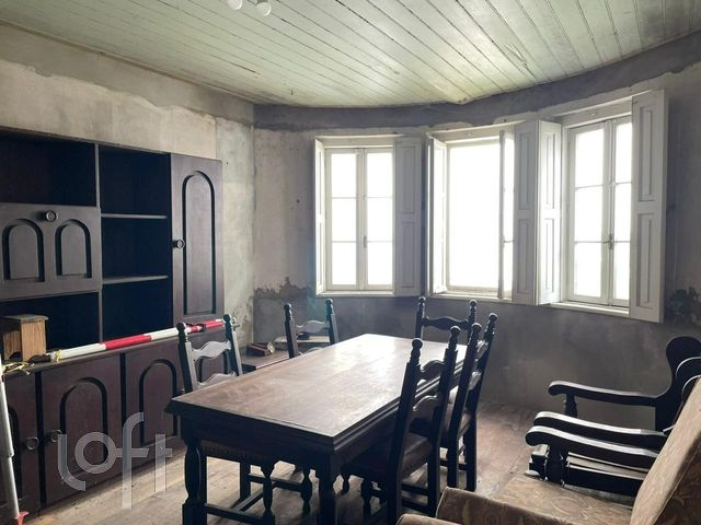 Casa com 160m², 4 dormitórios, 2 vagas, Rio Branco em Porto Alegre