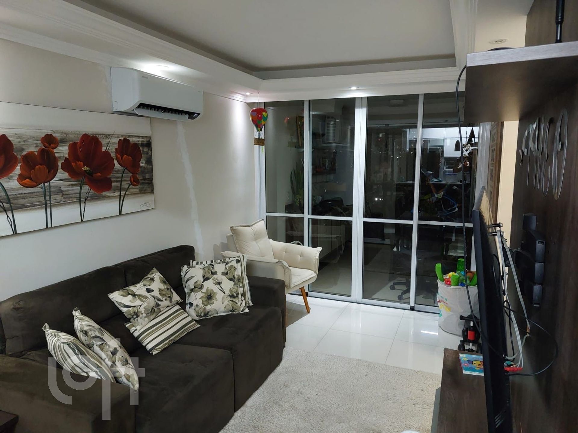 Apartamento à venda com 2 quartos, 62m² - Foto 1