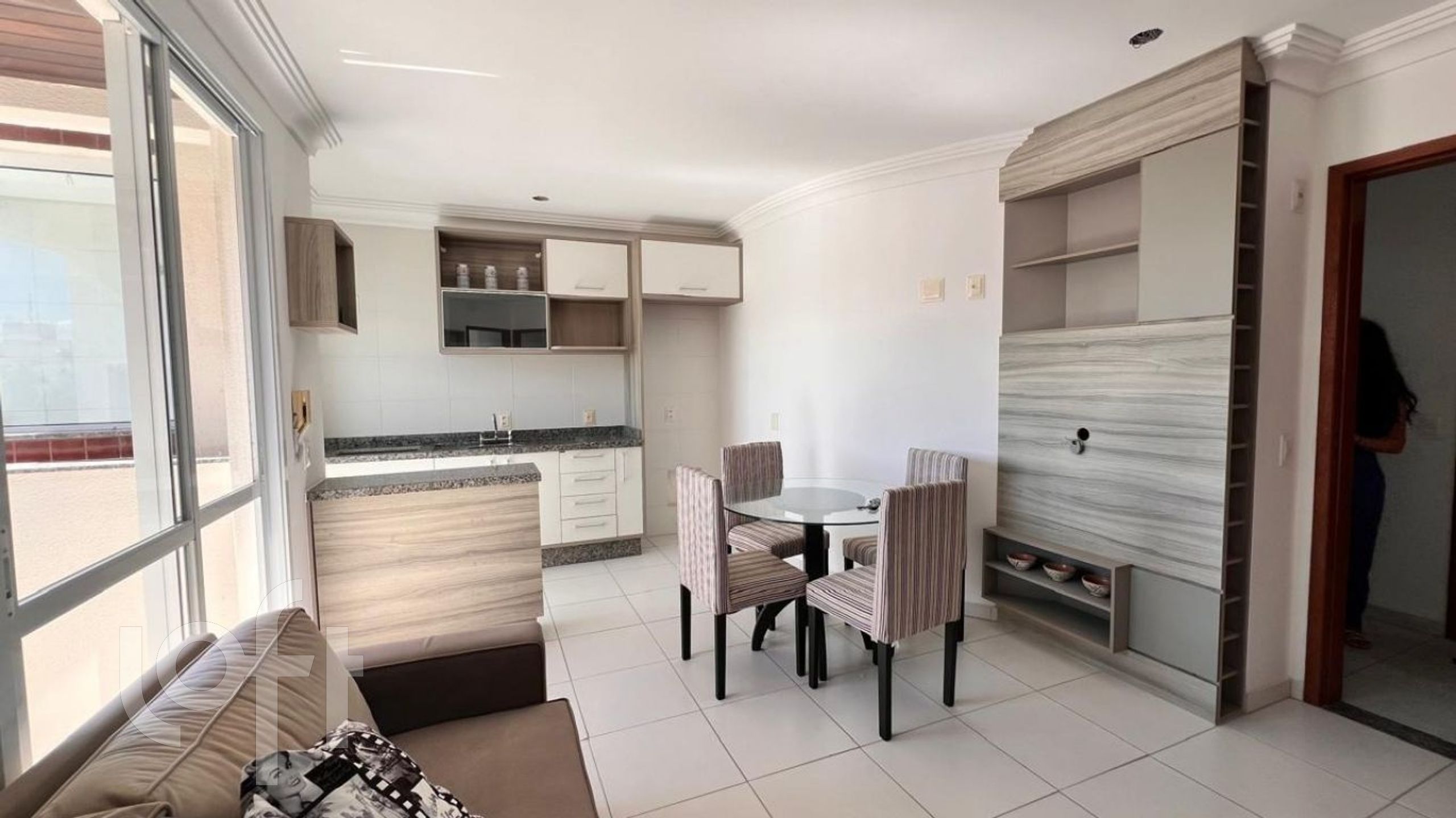Apartamentos com 63m², 2 quartos, 2 suítes, 2 garagens, no bairro Coloninha em Florianópolis