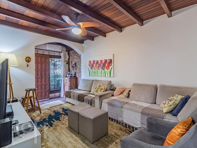 Casa com 130m², 3 dormitórios, 1 suíte, 2 vagas, Chácara das Pedras em Porto Alegre