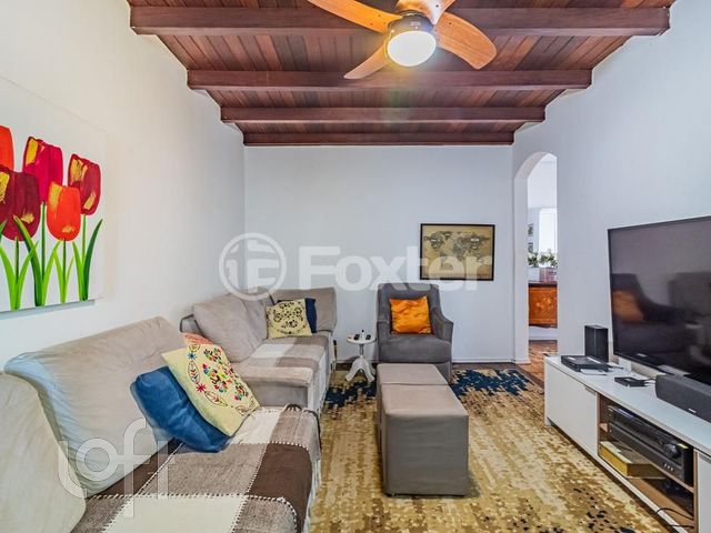 Casa com 130m², 3 dormitórios, 1 suíte, 2 vagas, Chácara das Pedras em Porto Alegre