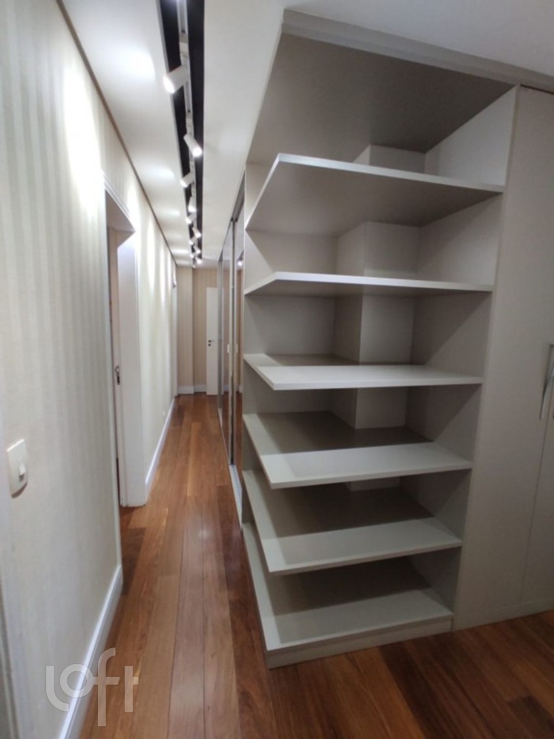 Apartamento à venda com 4 quartos, 205m² - Foto 9