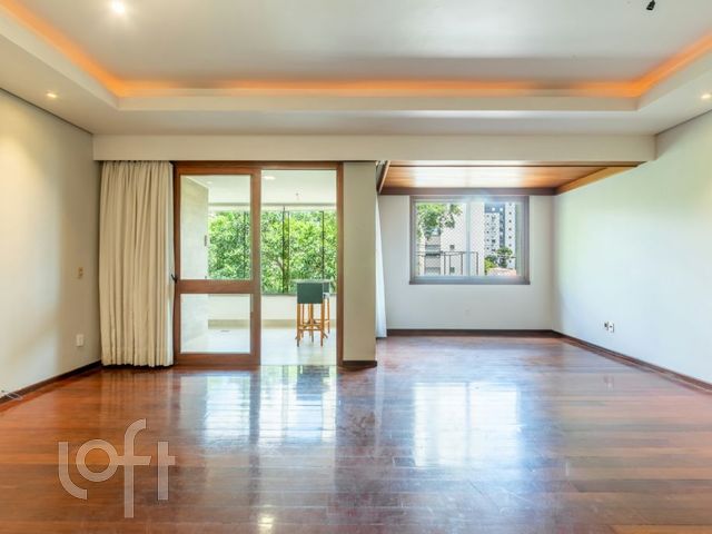 Apartamento com 148m², 3 dormitórios, 1 suíte, 2 vagas, Auxiliadora em Porto Alegre