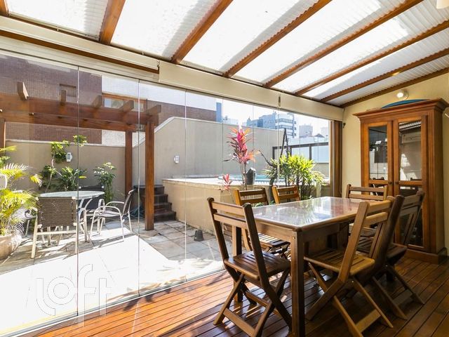 Apartamento com 210m², 3 dormitórios, 2 suítes, 2 vagas, Petrópolis em Porto Alegre