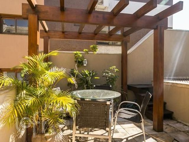 Apartamento com 210m², 3 dormitórios, 2 suítes, 2 vagas, Petrópolis em Porto Alegre