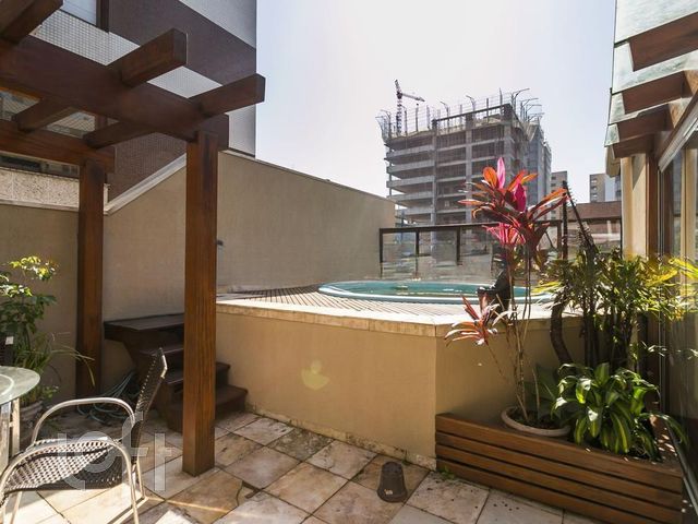 Apartamento com 210m², 3 dormitórios, 2 suítes, 2 vagas, Petrópolis em Porto Alegre