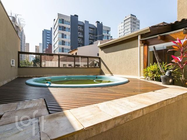 Apartamento com 210m², 3 dormitórios, 2 suítes, 2 vagas, Petrópolis em Porto Alegre