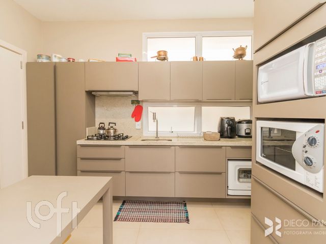 Apartamento com 114m², 3 dormitórios, 1 suíte, 1 vaga, Rio Branco em Porto Alegre