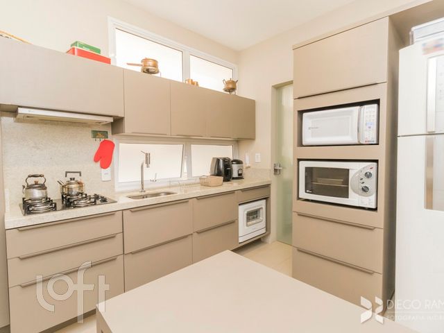 Apartamento com 114m², 3 dormitórios, 1 suíte, 1 vaga, Rio Branco em Porto Alegre