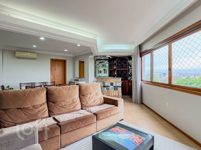 Apartamento com 110m², 3 dormitórios, 1 suíte, 2 vagas, Vila Ipiranga em Porto Alegre