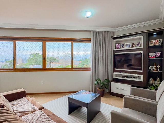 Apartamento com 110m², 3 dormitórios, 1 suíte, 2 vagas, Vila Ipiranga em Porto Alegre