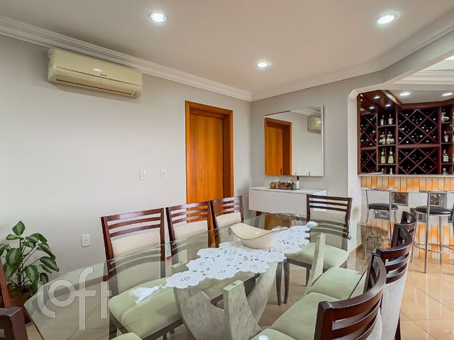 Apartamento com 110m², 3 dormitórios, 1 suíte, 2 vagas, Vila Ipiranga em Porto Alegre