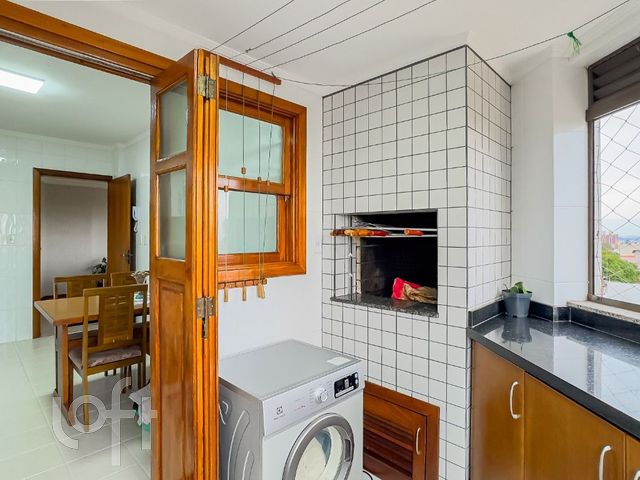 Apartamento com 110m², 3 dormitórios, 1 suíte, 2 vagas, Vila Ipiranga em Porto Alegre