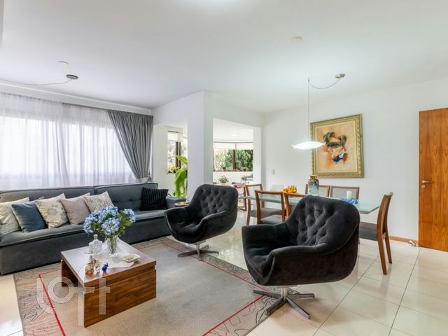 Apartamento com 123m², 3 dormitórios, 1 suíte, 2 vagas, Auxiliadora em Porto Alegre