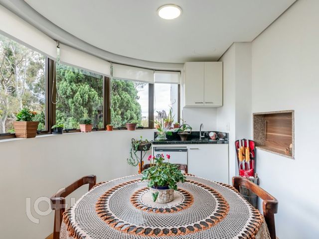 Apartamento com 123m², 3 dormitórios, 1 suíte, 2 vagas, Auxiliadora em Porto Alegre