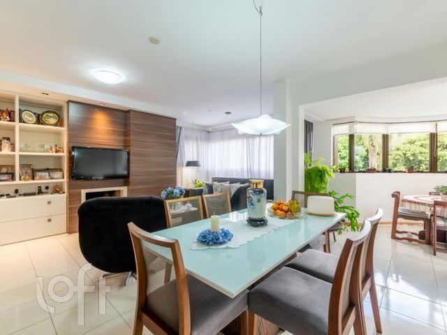 Apartamento com 123m², 3 dormitórios, 1 suíte, 2 vagas, Auxiliadora em Porto Alegre