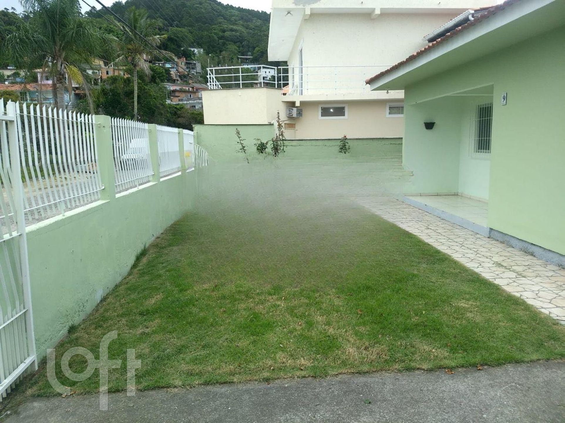 Casa Residencial com 144m², 3 quartos, 1 suíte, 3 garagens, no bairro Canasvieiras em Florianópolis